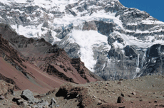 Avalanches-of-the-South-Fac Avalanche on the south face (2009 expedition)